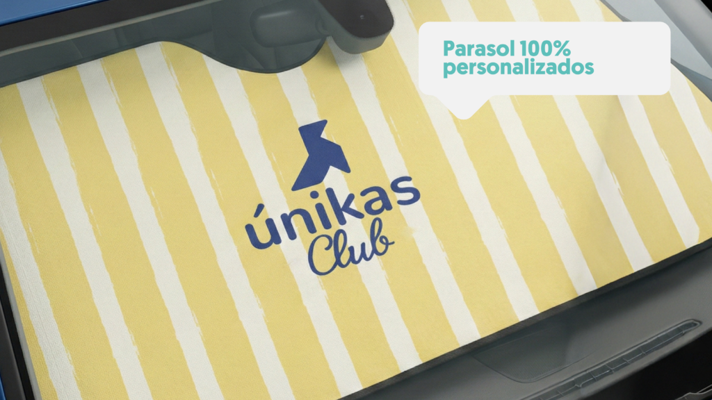 Parasol personalizado con unikas club en el coche