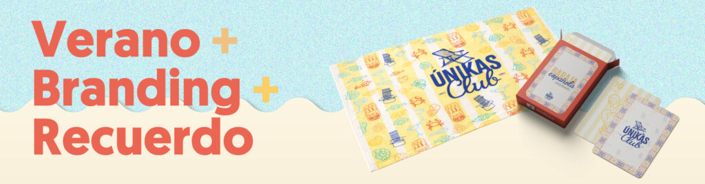 banner del verano con la toalla y la baraja personalizada