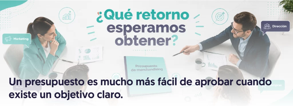 una carpeta con el título presupuesto de merchandising sobre una mesa alrededor esta cada persona de un departamento diferente