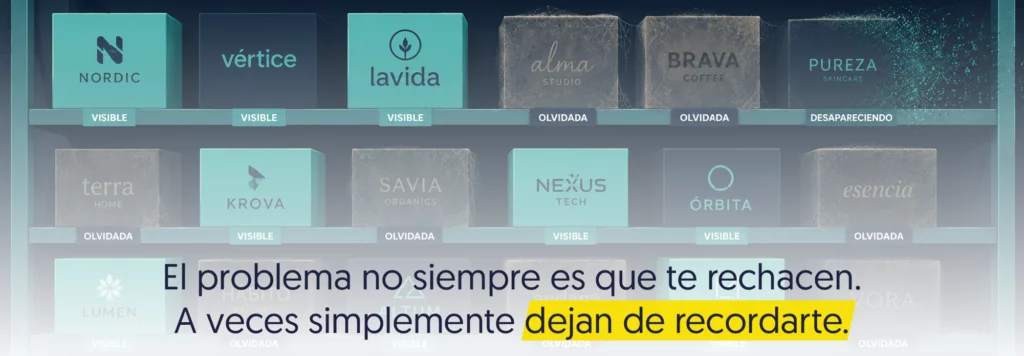 una estantería llena de marcas de marcas algunas perfectamente visibles
